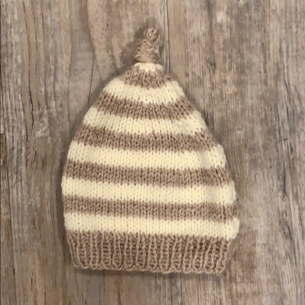 Set of 3 hand made knit baby hats - Picture 3 of 4